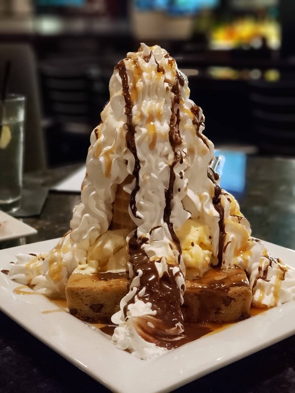 Black Rock Bar & Grill | restaurant | 2740 W 75th St, Naperville, IL 60564, USA | 6304458648 OR +1 630-445-8648