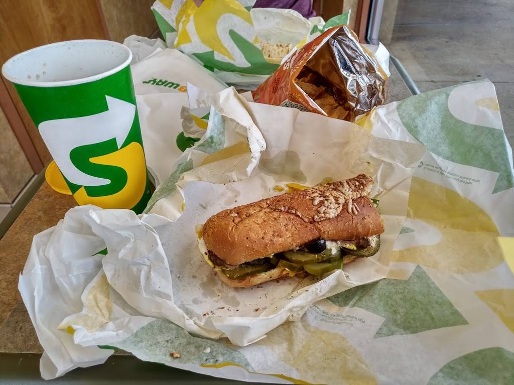 Subway | restaurant | 425 E Belt Blvd, Richmond, VA 23224, USA | 8042312020 OR +1 804-231-2020