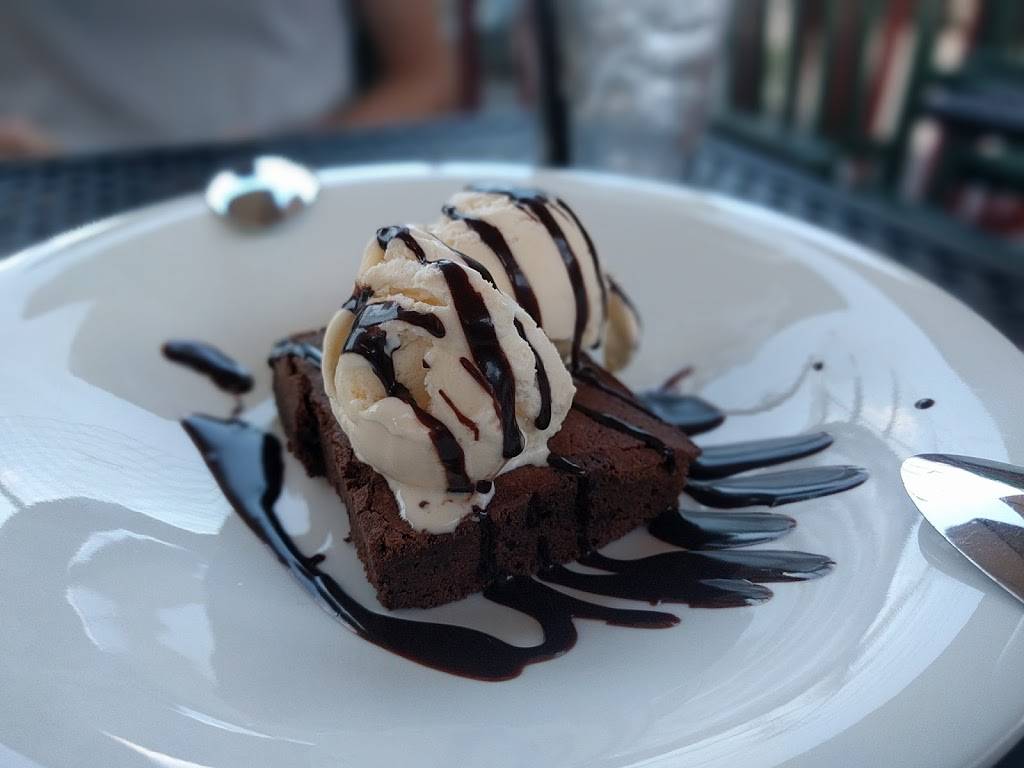 Sangria on the Burg | restaurant | 5115 Fredericksburg Rd, San Antonio, TX 78229, USA | 2102653763 OR +1 210-265-3763