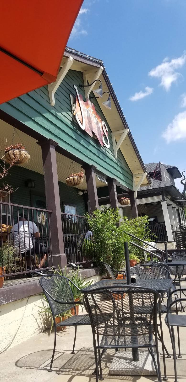 Jonathons Diner | restaurant | 1619 N Beckley Ave, Dallas, TX 75203, USA | 2147829273 OR +1 214-782-9273