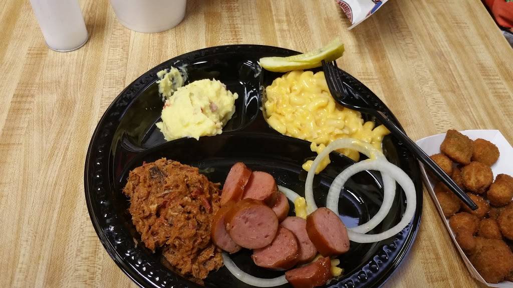 Risckys BAR-B-Q | restaurant | 9000 Benbrook Blvd, Fort Worth, TX 76126, USA | 8172493320 OR +1 817-249-3320