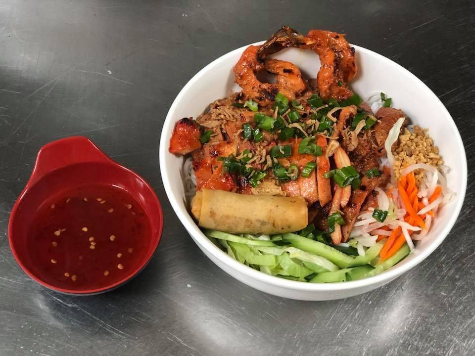 Pho On Main 2 | restaurant | 1200 W Main St, Peoria, IL 61606, USA | 3098391026 OR +1 309-839-1026