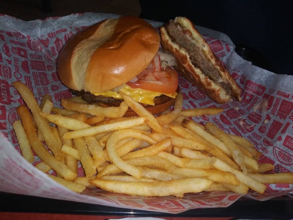 Jack in the Box | restaurant | 3150 E Washington St, Phoenix, AZ 85034, USA | 6022755083 OR +1 602-275-5083