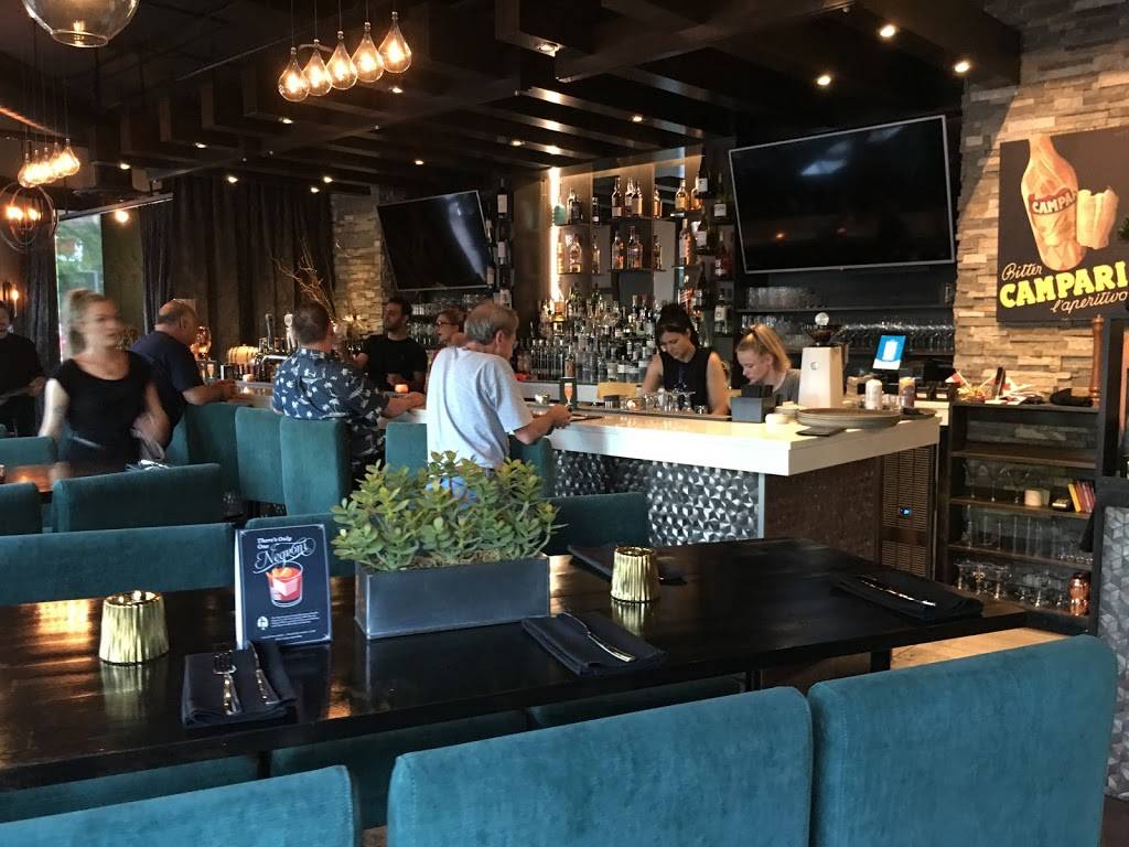 Loch Side - Bar & Lounge | restaurant | 1455 Lakeshore Rd, Burlington, ON L7S 2J1, Canada | 2893373344 OR +1 289-337-3344