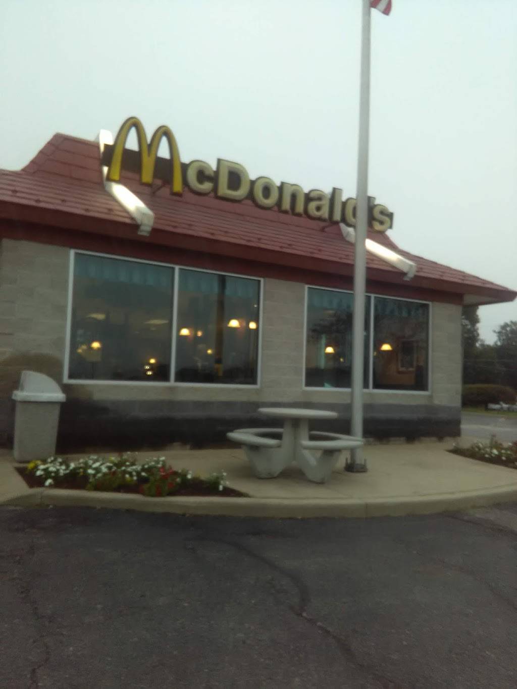 McDonalds | cafe | 4997 Bird Industrial Drive, Stockbridge, MI 49285, USA | 5178517817 OR +1 517-851-7817