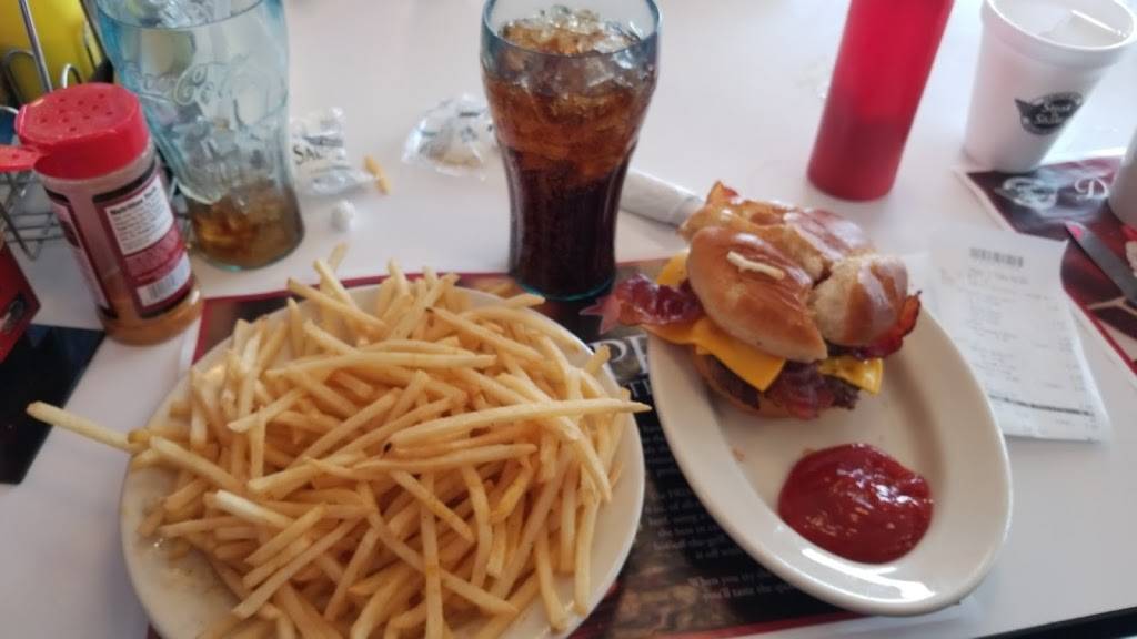 Steak n Shake | restaurant | 10625 E US Hwy 36, Avon, IN 46123, USA | 3172710402 OR +1 317-271-0402