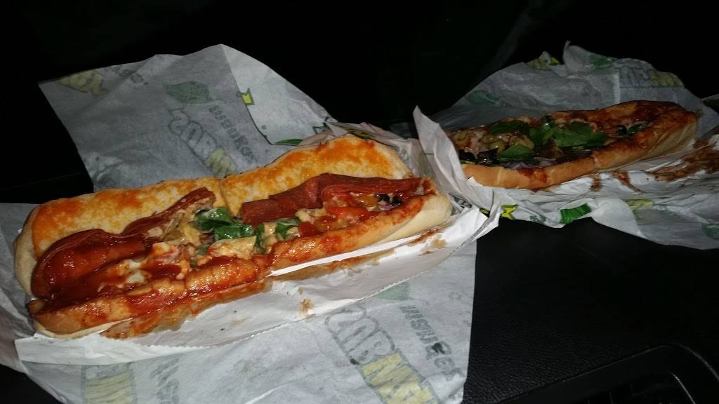 Subway | meal takeaway | 2069 Simcoe St N, Oshawa, ON L1H 7K4, Canada | 9057431110 OR +1 905-743-1110