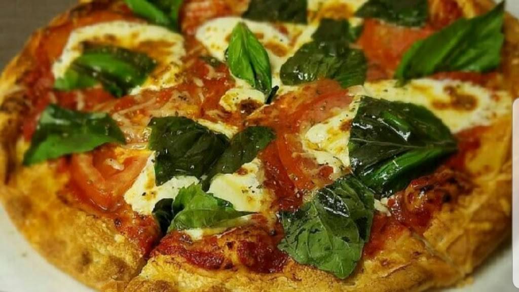 Giovannis Roast Beef & Pizza | restaurant | 141 Main St, Salem, NH 03079, USA | 6038368410 OR +1 603-836-8410