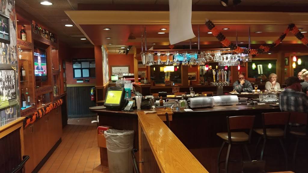 Applebees Grill + Bar | restaurant | 900 Lew Dewitt Blvd, Waynesboro, VA 22980, USA | 5409497300 OR +1 540-949-7300