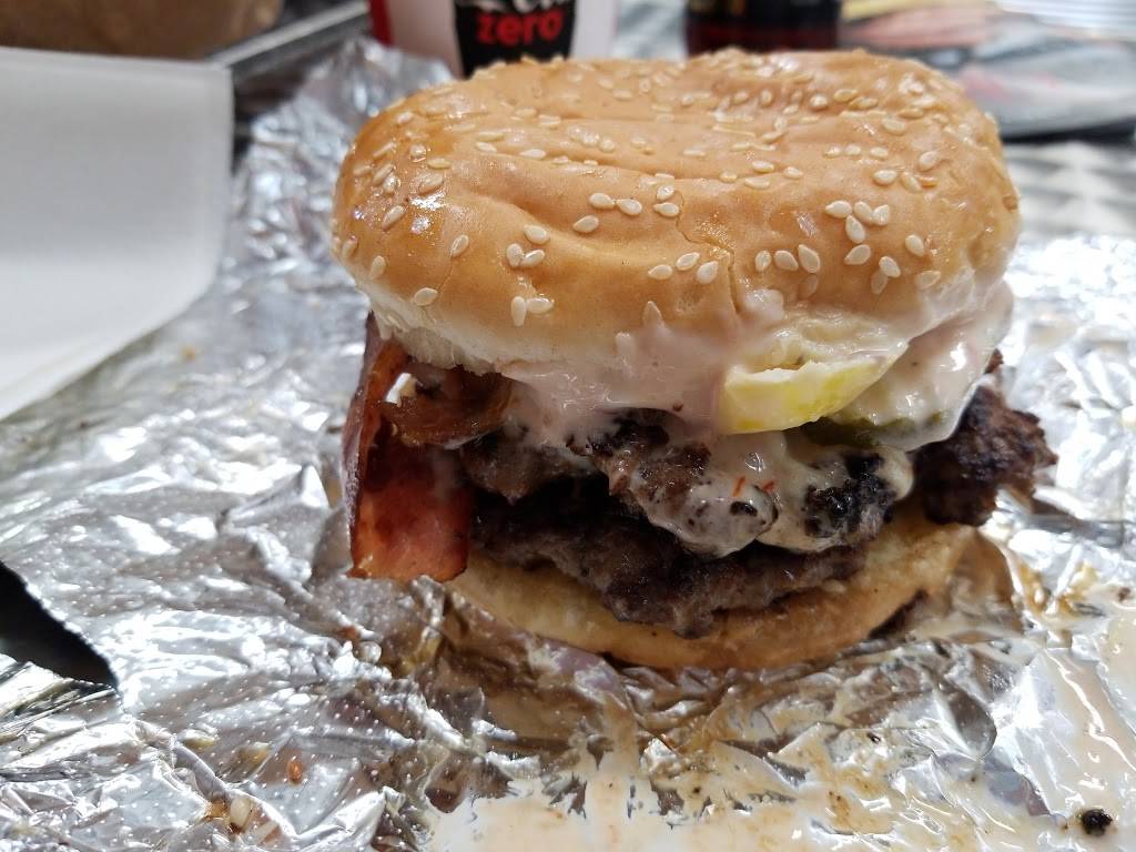 Hamburger Mikey | restaurant | 1125 3rd St, Muskegon, MI 49441, USA | 2313279028 OR +1 231-327-9028