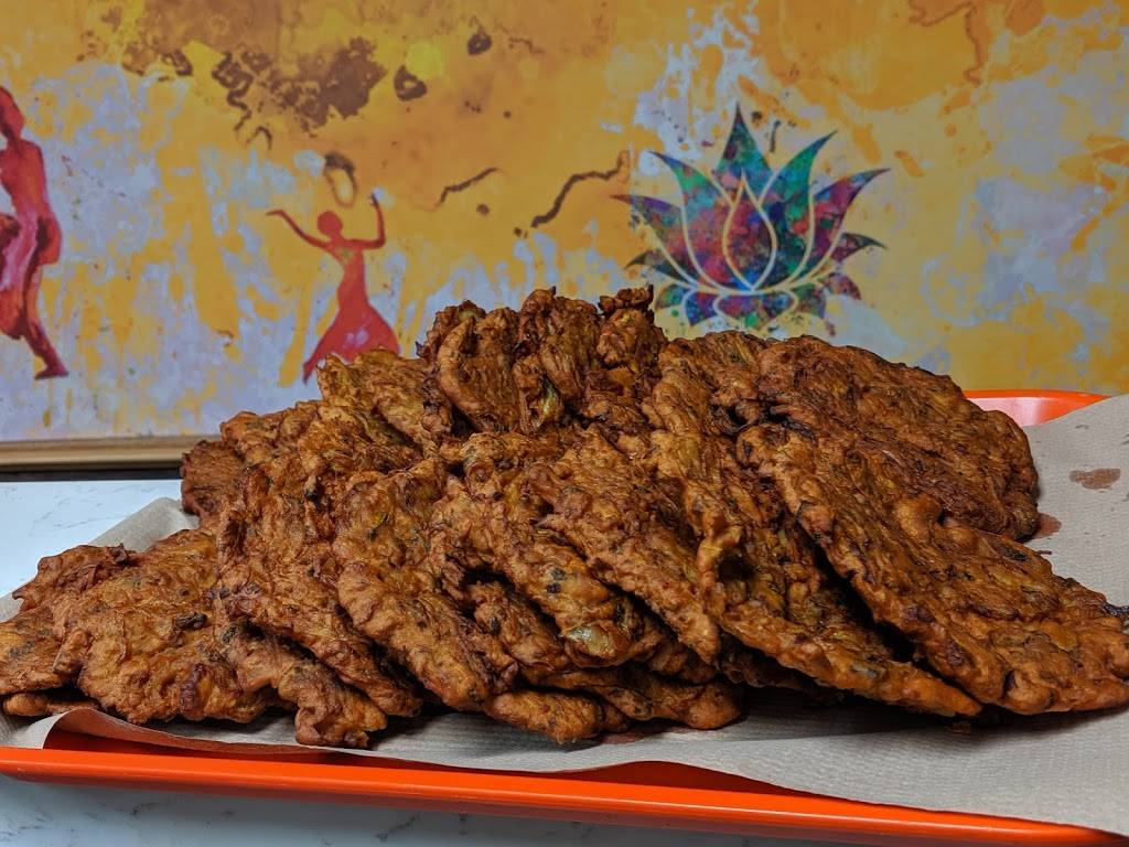 Maurya East Indian Roti (Bayview) | restaurant | 1549 Bayview Ave, East York, ON M4G 3B5, Canada | 4167922657 OR +1 416-792-2657