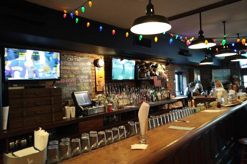 Chadwicks | restaurant | 203 Strand St, Alexandria, VA 22314, USA | 7038364442 OR +1 703-836-4442