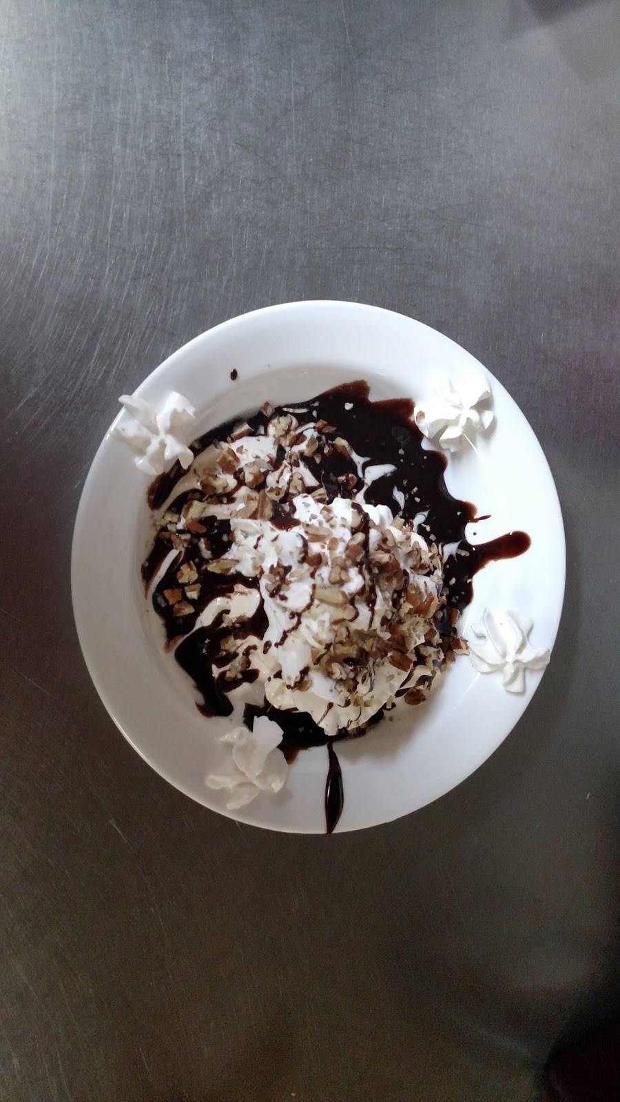 Herrick Family Restaurant | restaurant | 6 Broadway St, Herrick, IL 62431, USA | 6184285255 OR +1 618-428-5255