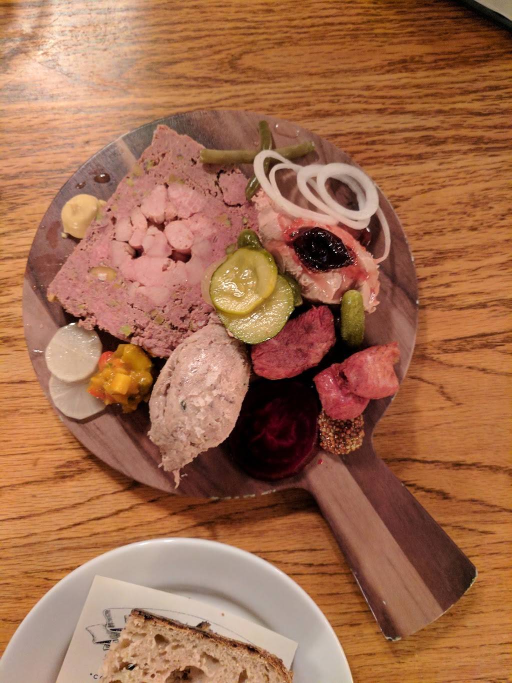 The Bull and Beggar | restaurant | 37 Paynes Way #007, Asheville, NC 28801, USA | 8285759443 OR +1 828-575-9443