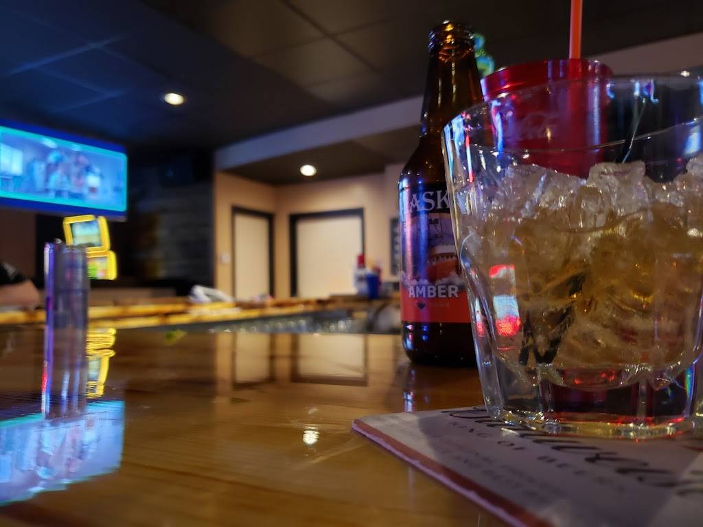 Sticks Pub and Grub | restaurant | 700 Northwest Hwy, Fox River Grove, IL 60021, USA | 8478294163 OR +1 847-829-4163