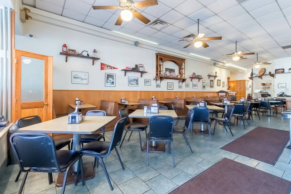 Tom & Rays Family Restaurant | restaurant | 9805 Main St Suite 206, Damascus, MD 20872, USA | 2405093300 OR +1 240-509-3300