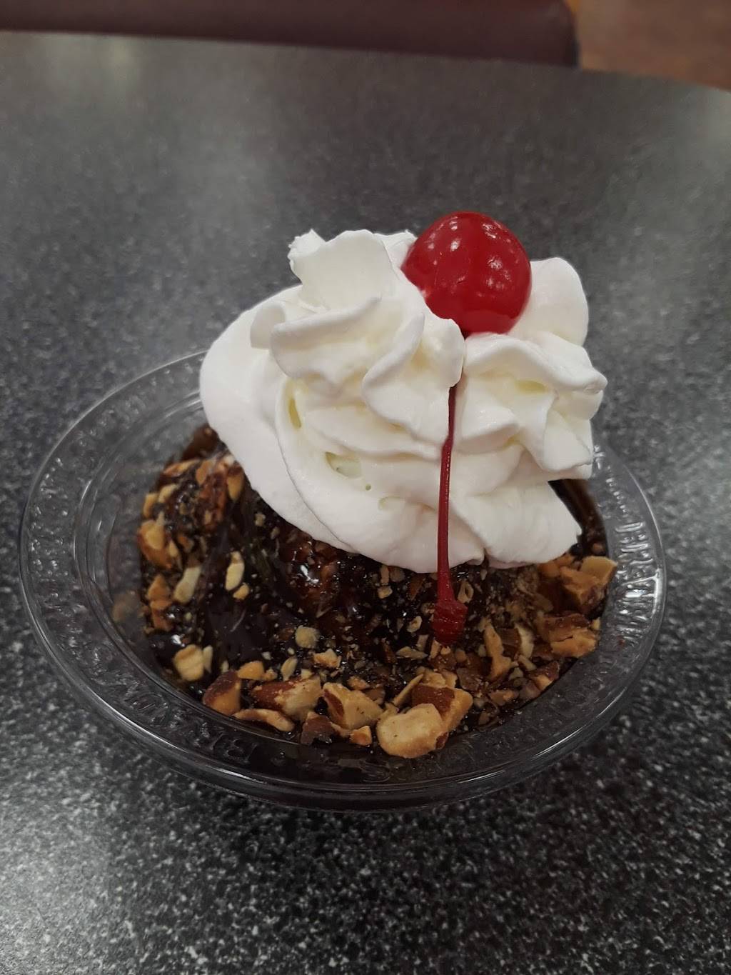 Braums Ice Cream & Burger Restaurant | restaurant | 907 S Cockrell Hill Rd, Duncanville, TX 75137, USA | 9727098946 OR +1 972-709-8946