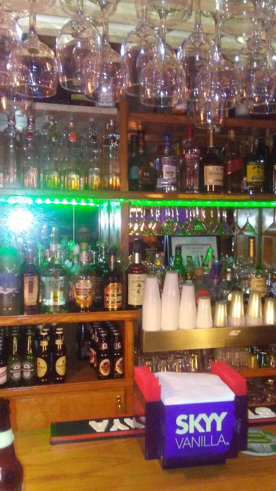 Mikeys Jamaican Restaurant & Pub | restaurant | 736 E Main St, Waterbury, CT 06702, USA | 2037558112 OR +1 203-755-8112