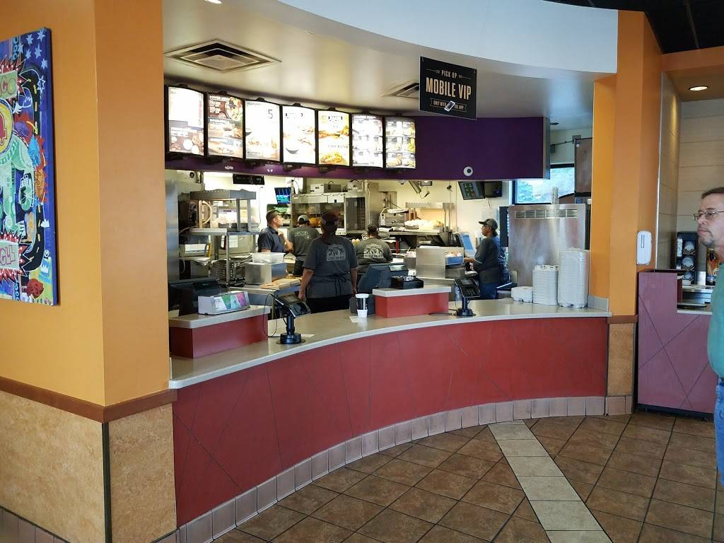 Taco Bell | meal takeaway | 2553 N High St, Columbus, OH 43202, USA | 6142618193 OR +1 614-261-8193
