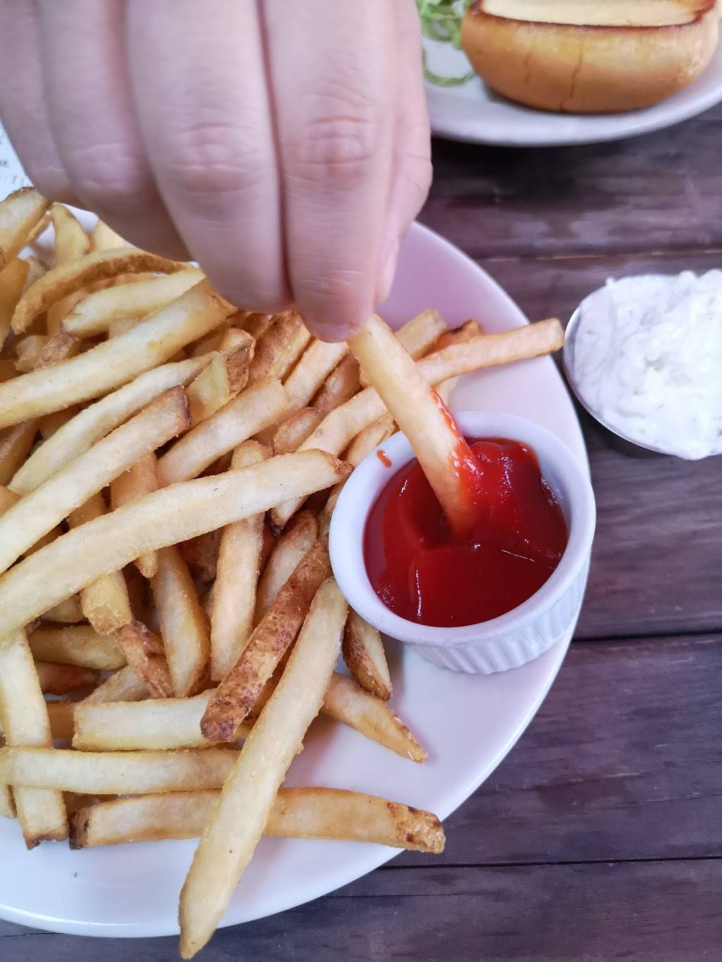 two8two Bar & Burger | restaurant | 282 Atlantic Ave, Brooklyn, NY 11201, USA | 7185962282 OR +1 718-596-2282