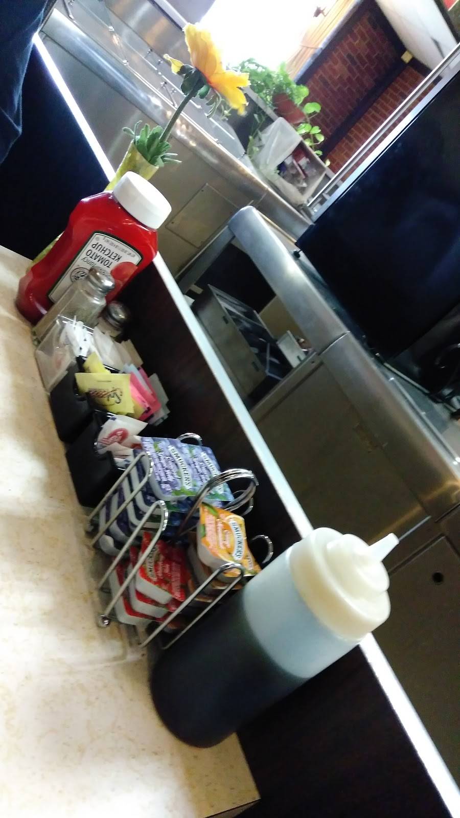 Windsor Farms Restaurant & Ice Cream | restaurant | 550 Windsor Ave, Windsor, CT 06095, USA | 8606884713 OR +1 860-688-4713