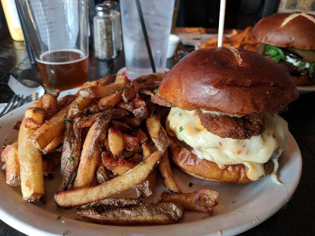 Jackson Avenue Pub | restaurant | 7 Jackson Ave, Naperville, IL 60540, USA | 6309049400 OR +1 630-904-9400