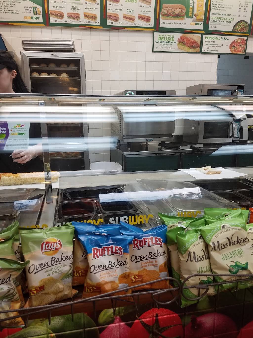 Subway | restaurant | 807 W Main St, Carmi, IL 62821, USA | 6183844125 OR +1 618-384-4125