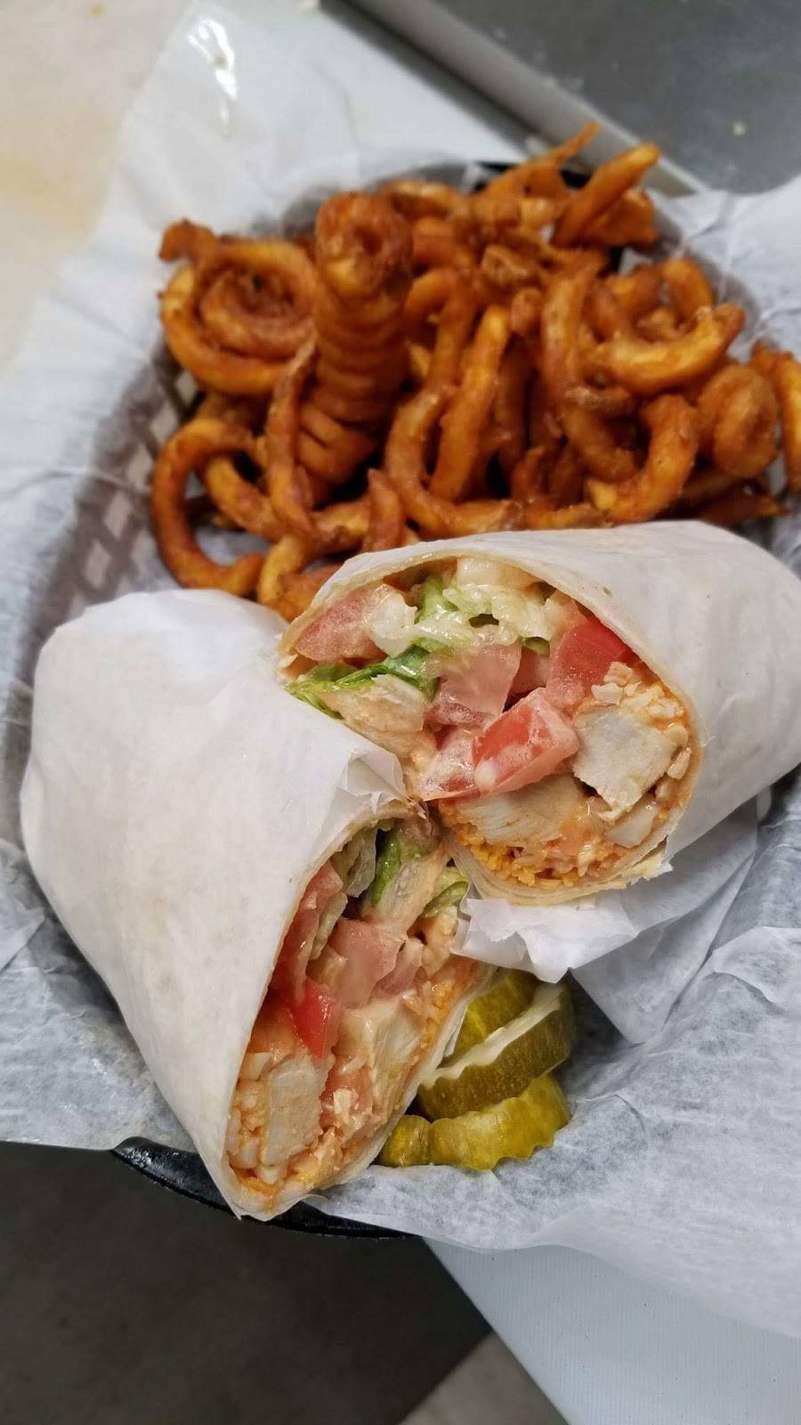 The Fox Bar & Grille | restaurant | 118 E Main St, Marshall, WI 53559, USA | 6086558400 OR +1 608-655-8400