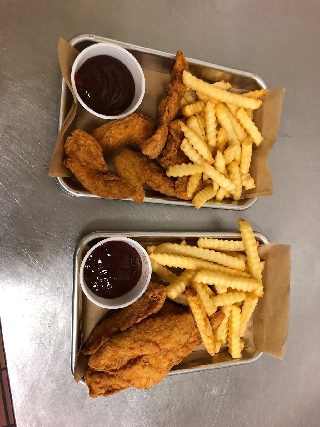 Joes Station House Pizza Pub | restaurant | 305 N Veterans Pkwy, Normal, IL 61761, USA | 3094525637 OR +1 309-452-5637