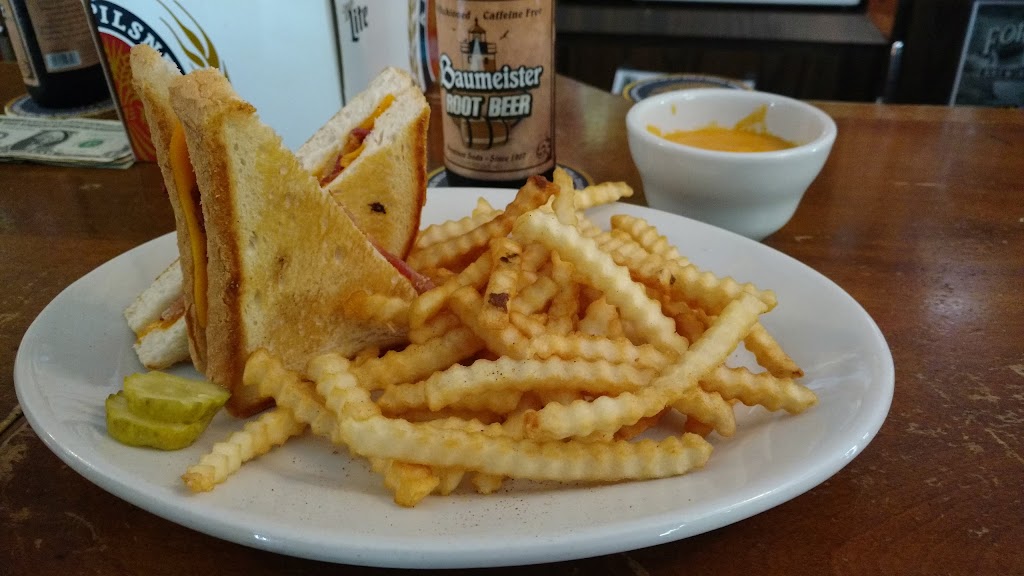 Idlewild Fishing Hole | restaurant | 6962 Co Rd M, Sturgeon Bay, WI 54235, USA | 9207439814 OR +1 920-743-9814