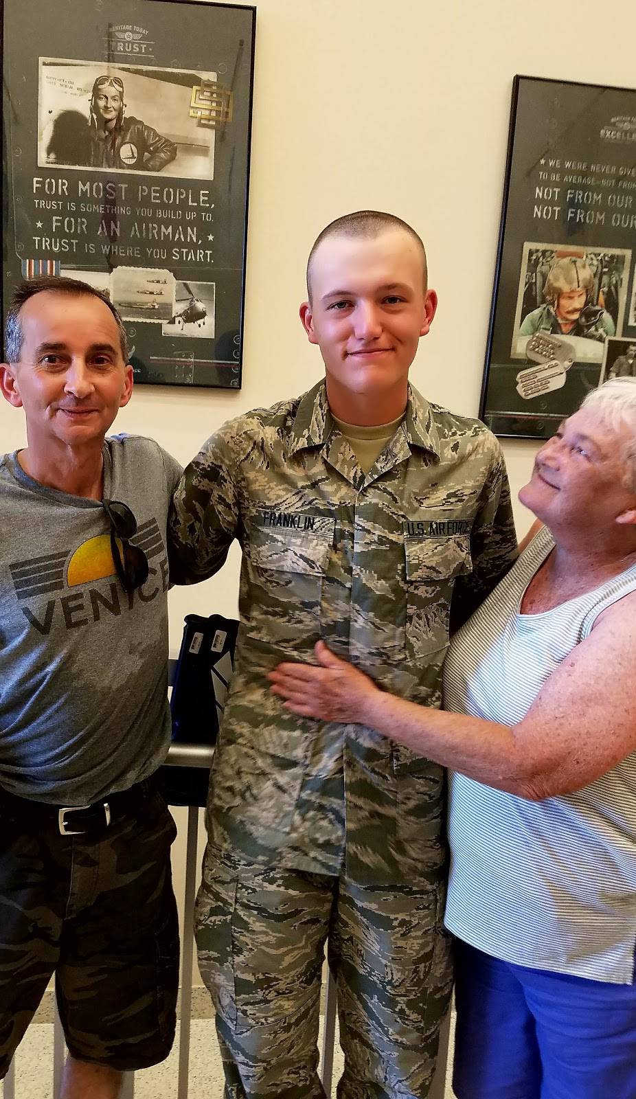 Popeyes Chicken and Biscuits | restaurant | 2250 Kelly Dr #2306, Lackland AFB, TX 78236, USA | 2106741427 OR +1 210-674-1427