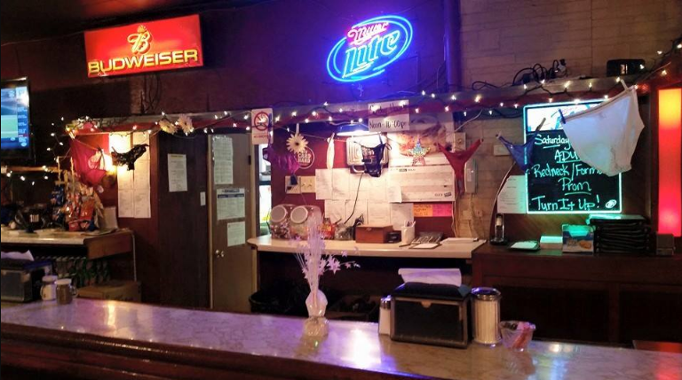 The Buss Stop | restaurant | 203 Center St, Augusta, IL 62311, USA | 2173922511 OR +1 217-392-2511