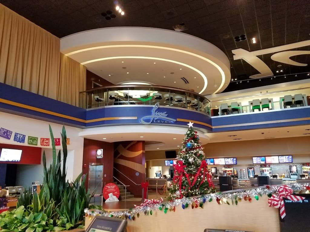 Showcase Cinema de Lux Patriot Place | restaurant | 24 Patriot Pl, Foxborough, MA 02035, USA | 8003154000 OR +1 800-315-4000