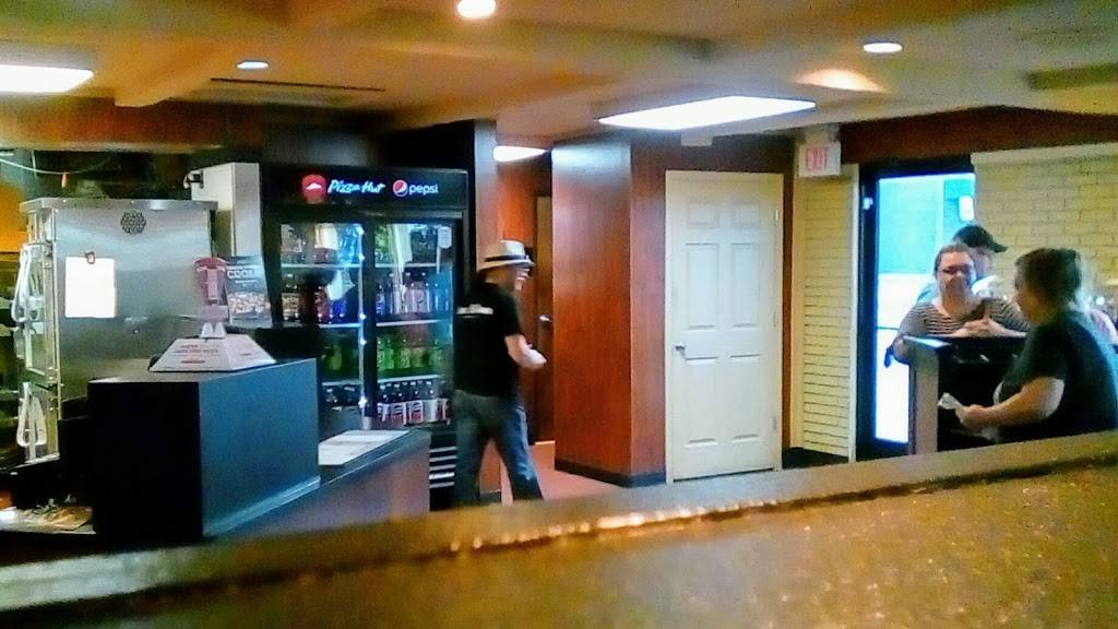 Pizza Hut | meal takeaway | 2160 Rawsonville Rd, Belleville, MI 48111, USA | 7344838800 OR +1 734-483-8800