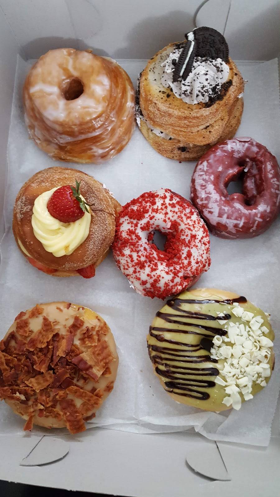 SKS Donut & Croissant | bakery | 5850 W 3rd St Suite #A, Los Angeles, CA 90036, USA | 3239352409 OR +1 323-935-2409