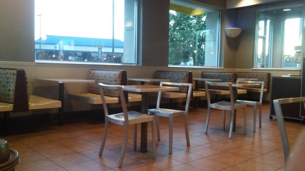 McDonalds | cafe | 8287 Shoppers Square, Manassas Park, VA 20111, USA | 5714282944 OR +1 571-428-2944
