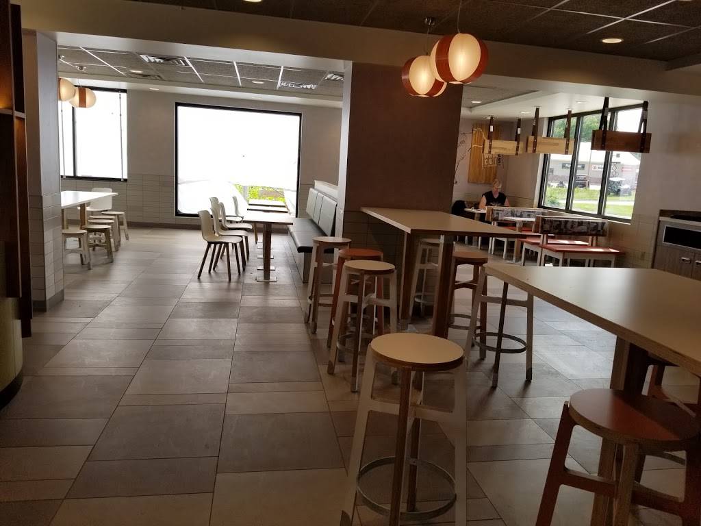 McDonalds | cafe | 915 Short St, Decorah, IA 52101, USA | 5633829406 OR +1 563-382-9406