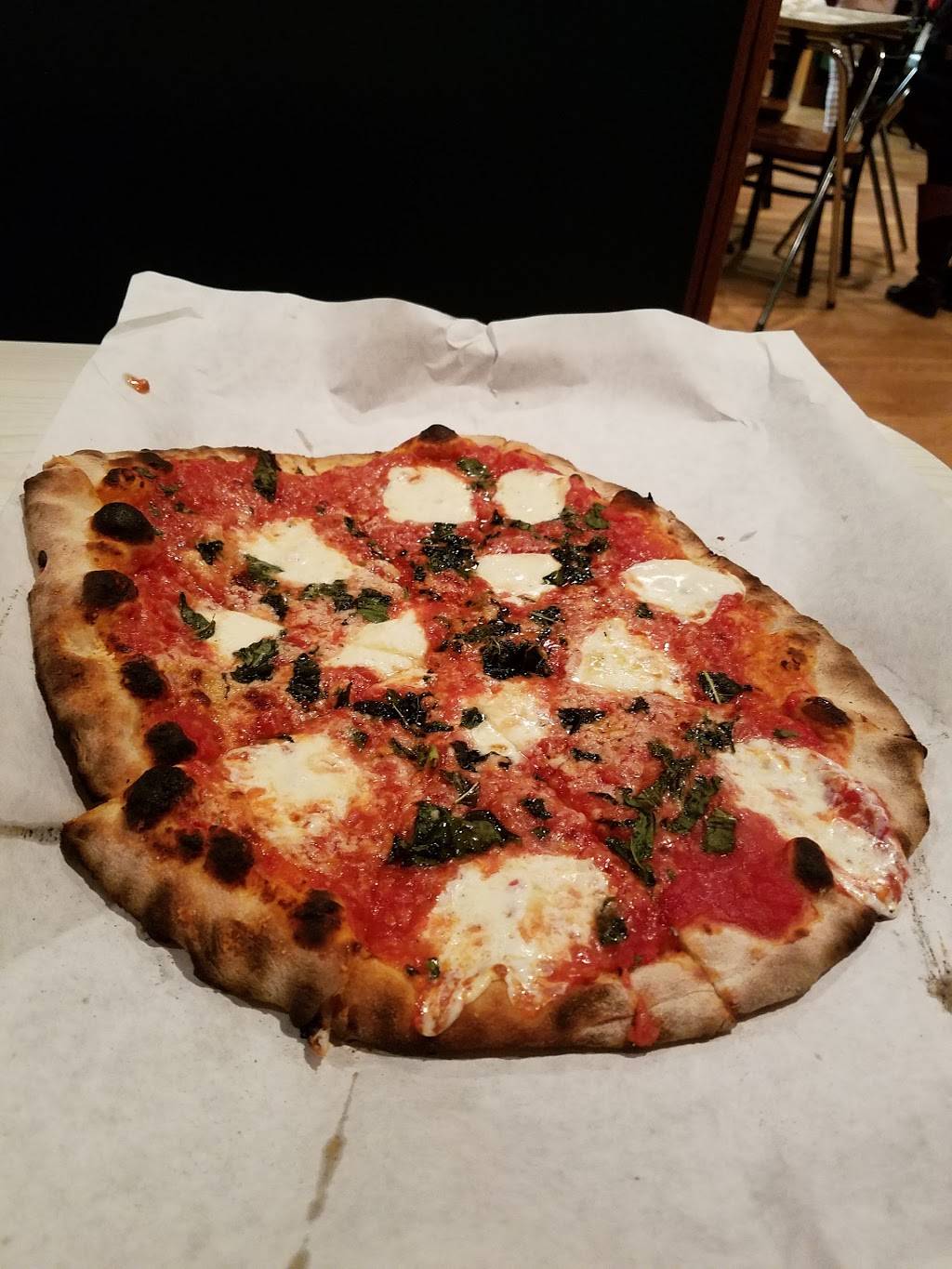 Frank Pepe Pizzeria Napoletana | restaurant | 59 Federal Rd, Danbury, CT 06810, USA | 2037907373 OR +1 203-790-7373