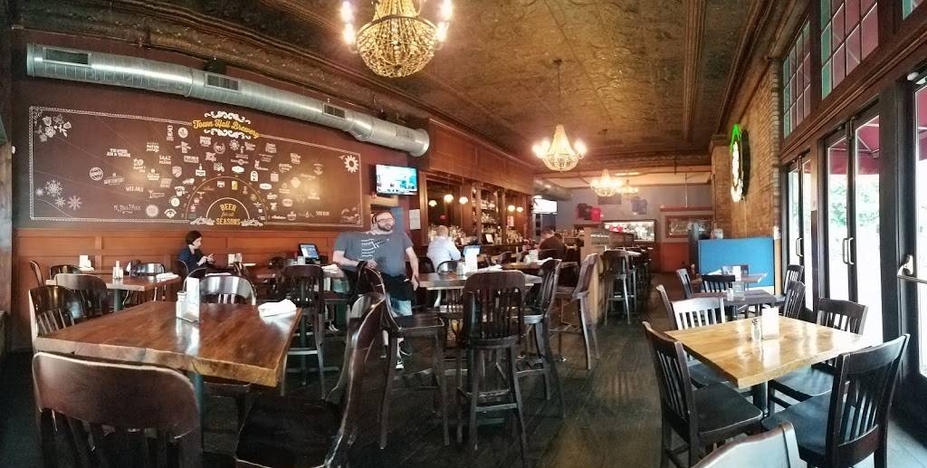 Town Hall Brewery | restaurant | 1430 S Washington Ave, Minneapolis, MN 55454, USA | 6123398696 OR +1 612-339-8696