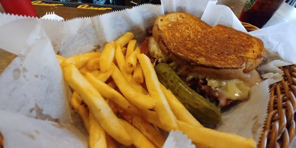 Arenas Deli & Bar | restaurant | 168 E Main St, Newark, DE 19711, USA | 3024541900 OR +1 302-454-1900