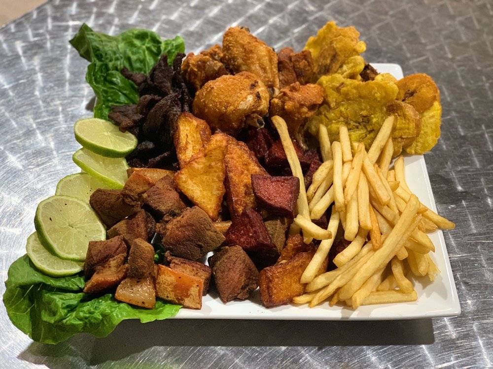 MONCHYS PATIO RESTAURANT | restaurant | 1971 NW 17th Ave, Miami, FL 33125, USA | 3054567980 OR +1 305-456-7980