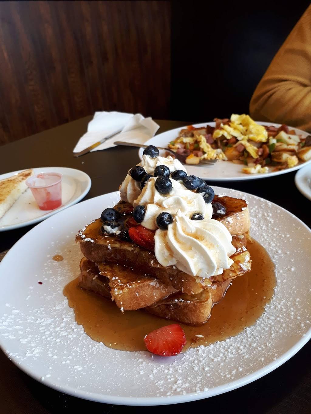 Stacked Pancake & Breakfast House Wasaga Beach | restaurant | 1890 Mosley St #5, Wasaga Beach, ON L9Z 1Z4, Canada | 7054295555 OR +1 705-429-5555