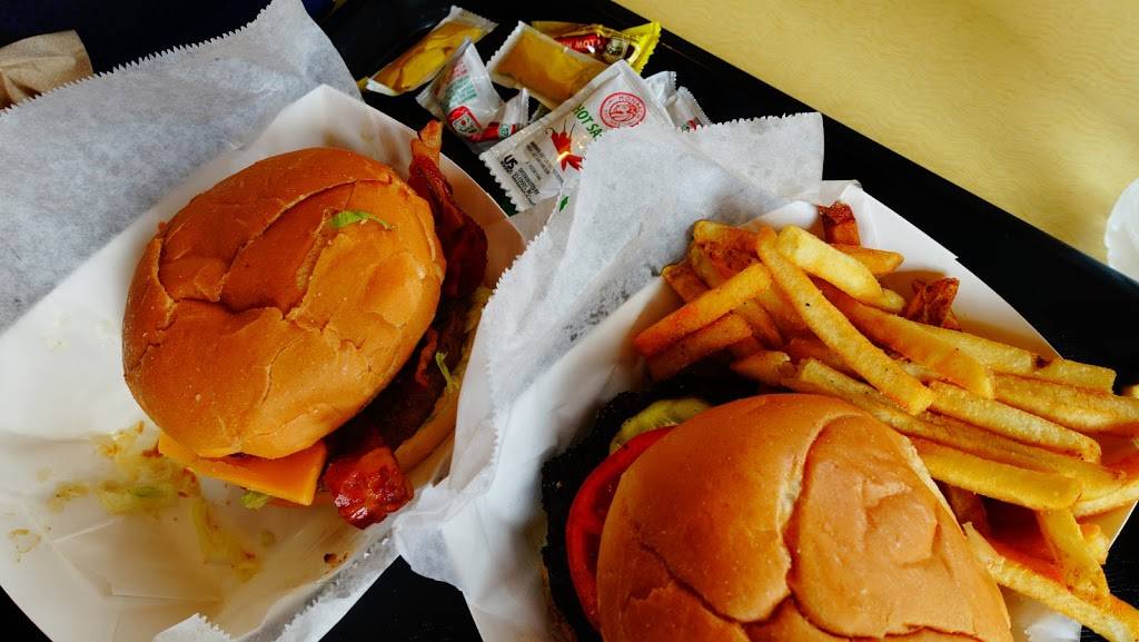 Richters Burger Company | restaurant | South St, Orlando, FL 32819, USA | 4073638000 OR +1 407-363-8000