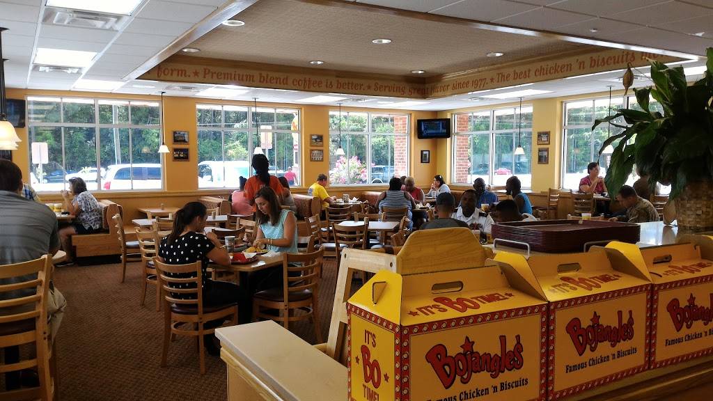 Bojangles Famous Chicken n Biscuits | restaurant | 130 Carter St, Hinesville, GA 31313, USA | 9123327304 OR +1 912-332-7304