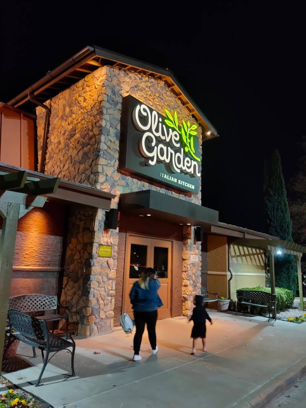 Olive Garden Italian Restaurant | meal takeaway | 700 N Central Expy, Plano, TX 75074, USA | 9725788576 OR +1 972-578-8576