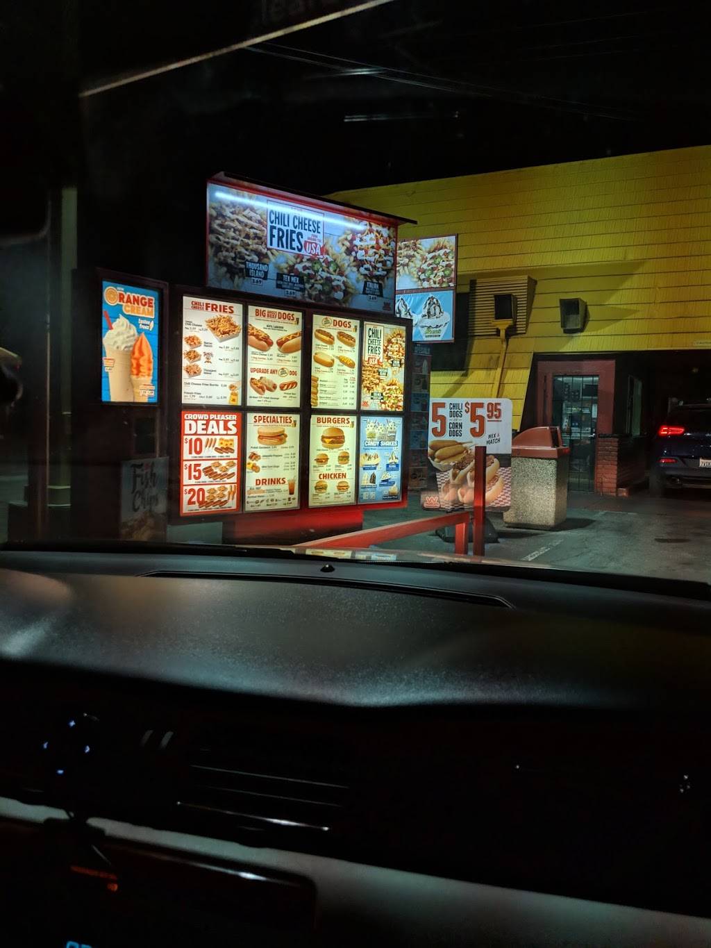 Wienerschnitzel | restaurant | 2401 Brundage Ln, Bakersfield, CA 93304, USA | 6613250689 OR +1 661-325-0689