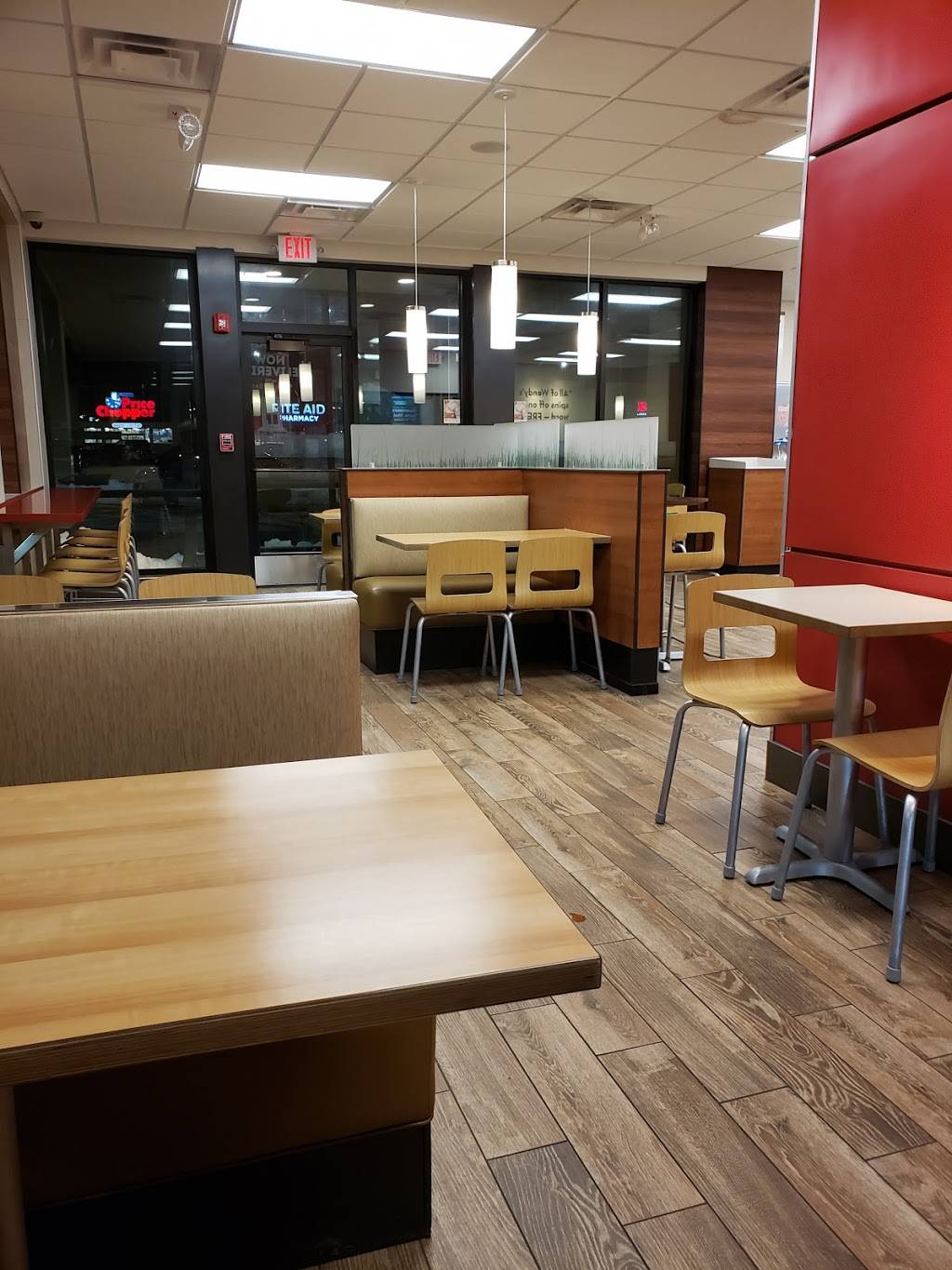Wendys | restaurant | 560 SW Cutoff, Worcester, MA 01607, USA | 5087931601 OR +1 508-793-1601