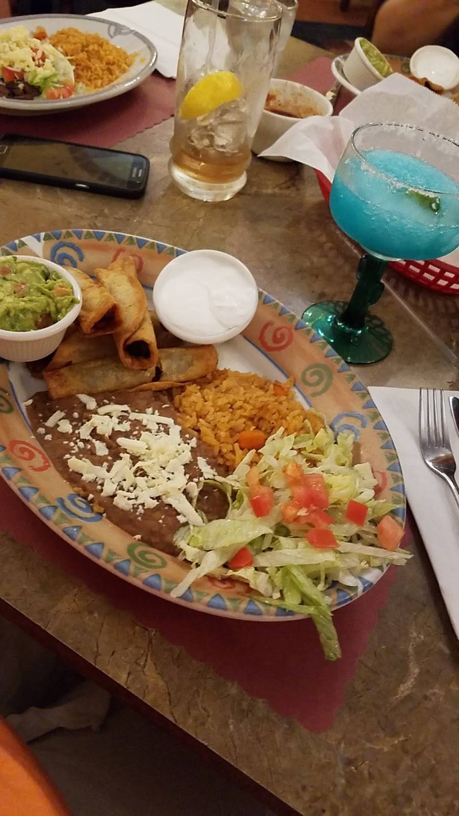 El Barrio Restaurant | restaurant | 1122 N Diamond Lake Rd, Mundelein, IL 60060, USA | 8475660475 OR +1 847-566-0475