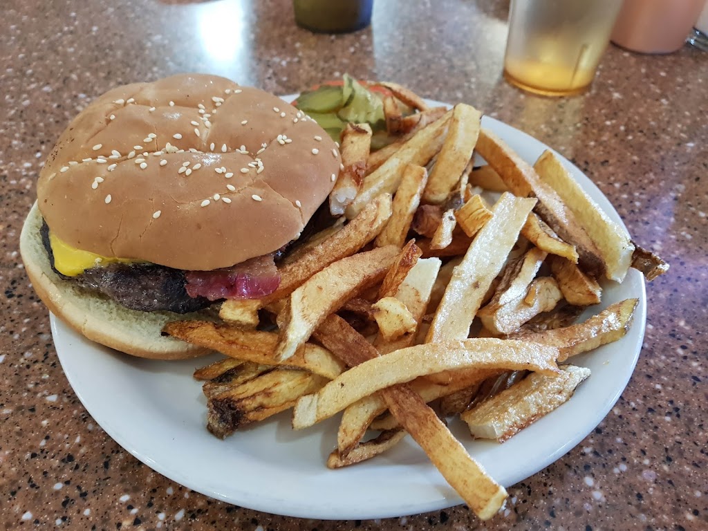 Rays Tavern | restaurant | 25 S Broadway, Green River, UT 84525, USA | 4355643511 OR +1 435-564-3511