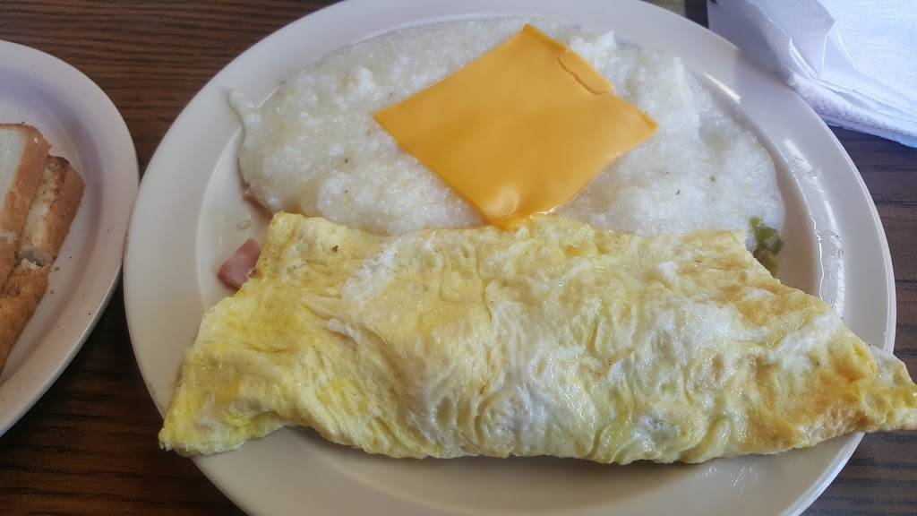 Sharons Country Diner | restaurant | 103 W Main St, Clinton, NC 28328, USA | 9105925086 OR +1 910-592-5086